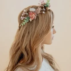 Trisa Celebride geschwungener Blumenkranz mit Blumen